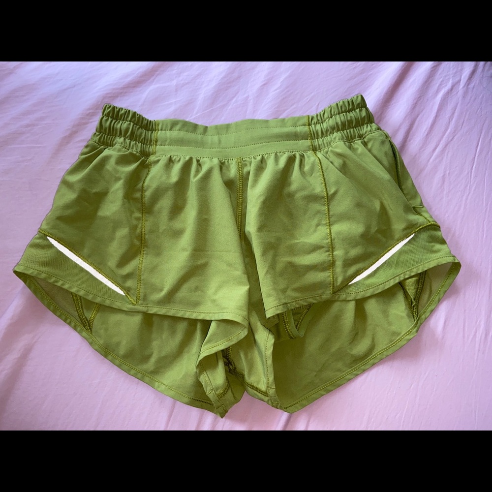 lululemon hotty hot 2.5 inch!